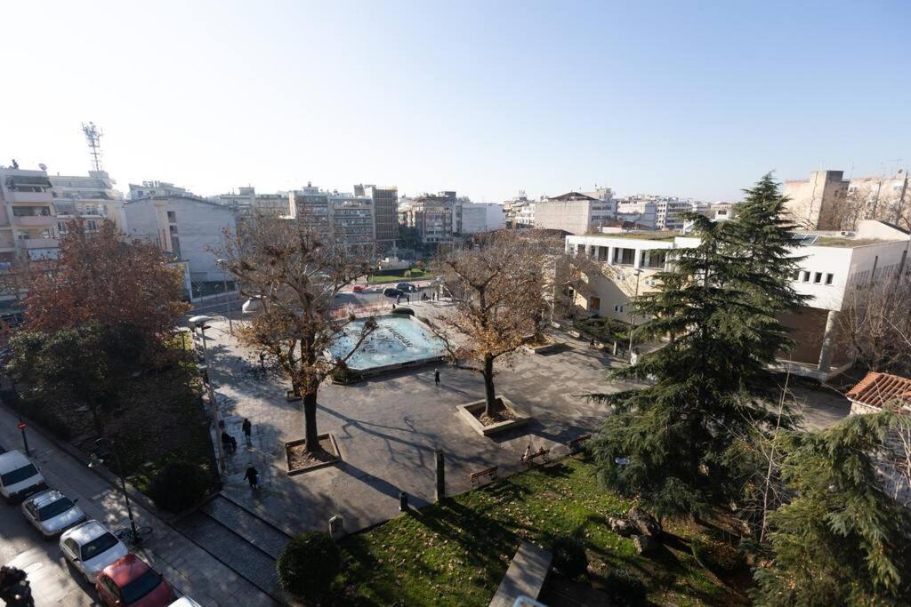 Λάρισα Διαμέρισμα Με Θέα Πλατεία Στο Κέντρο Της Πόλης公寓 外观 照片