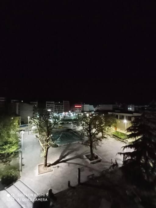 Λάρισα Διαμέρισμα Με Θέα Πλατεία Στο Κέντρο Της Πόλης公寓 外观 照片