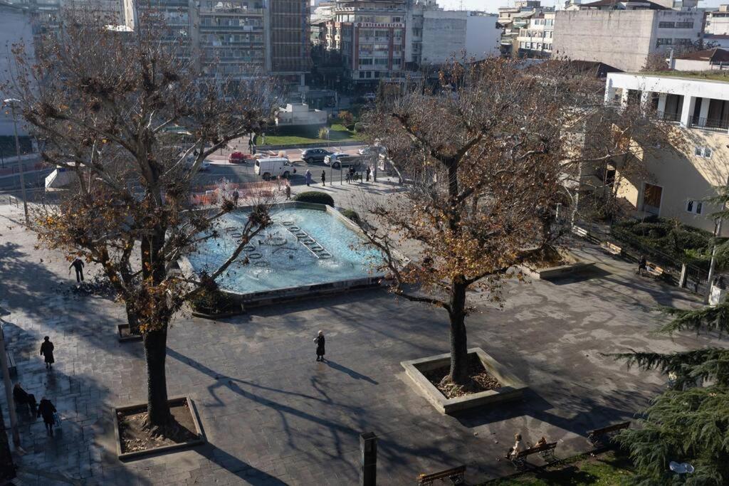 Λάρισα Διαμέρισμα Με Θέα Πλατεία Στο Κέντρο Της Πόλης公寓 外观 照片